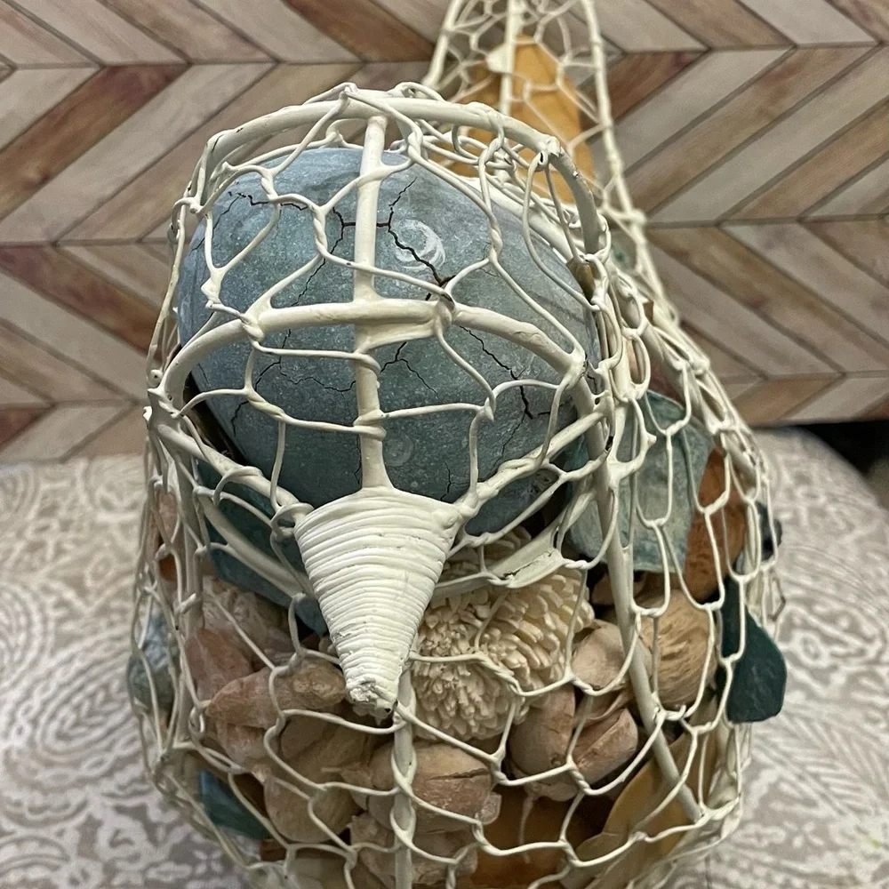 Bird potpourri holder, chicken, wire basket.‎ 15x10x7.
